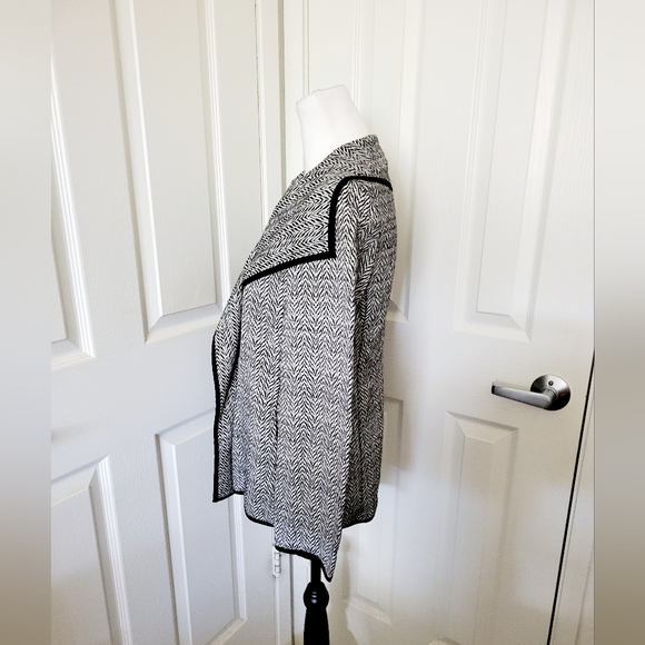 Juliana Collezione | VTG Black/White Chevron Wrap Front Jacket (SIZE S) - Picture 6 of 16